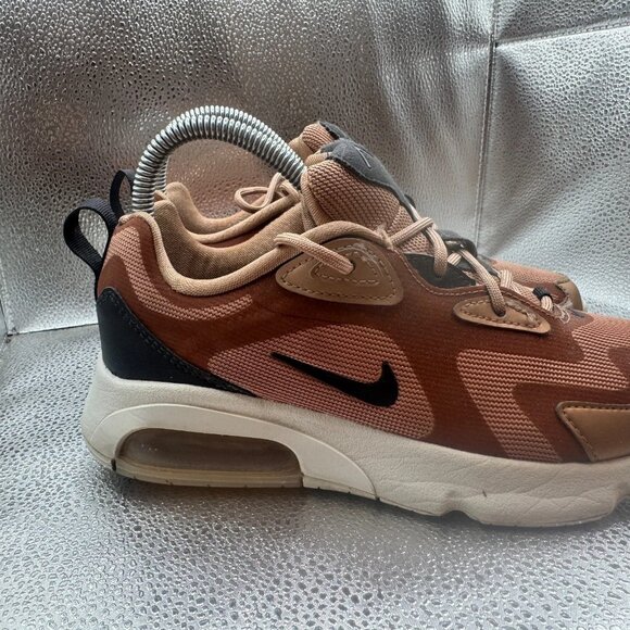 Size 6.5 Nike Air Max 200 Womens Holiday Sparkle Metallic Red Sneaker CT1185-900 - Picture 2 of 10